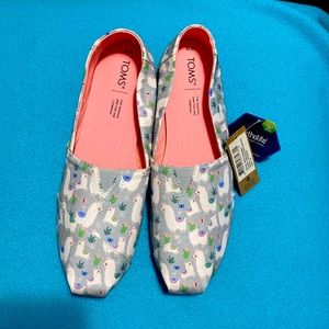 TOMS women size 10 llama print